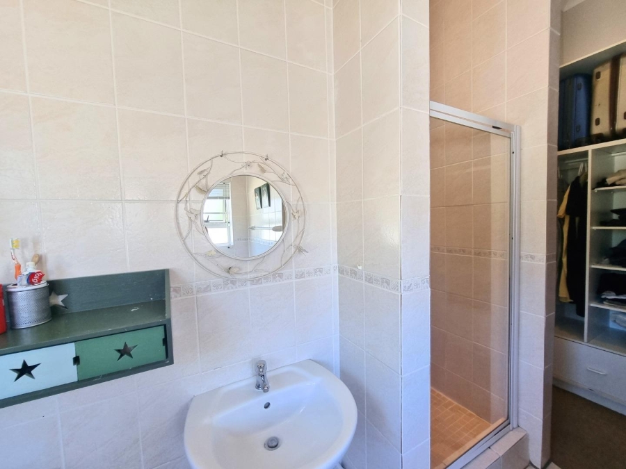 3 Bedroom Property for Sale in Sandbaai Western Cape